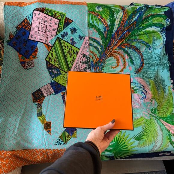 Hermès cashmere, equestrian/jungle themed scarf. Indescribably beautiful piece - Picture 2 of 16